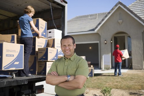 Professional movers planning a Newham relocation timeline